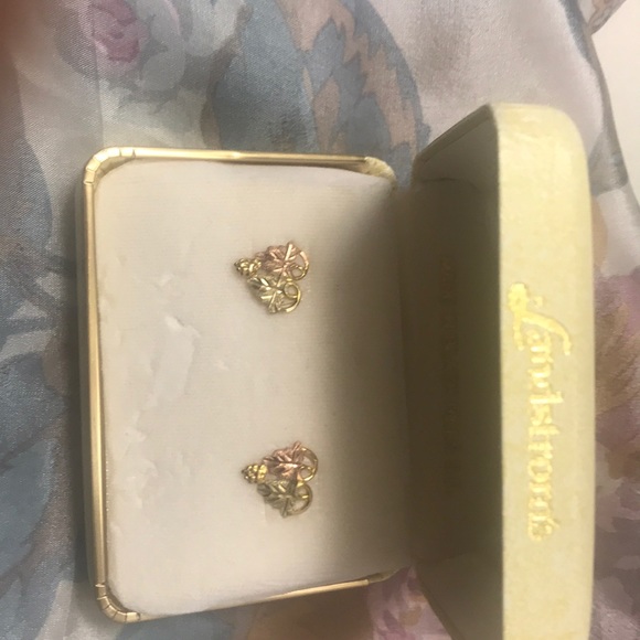 Landstrom’s Black Hills Gold Earrings- 10K - Picture 3 of 3
